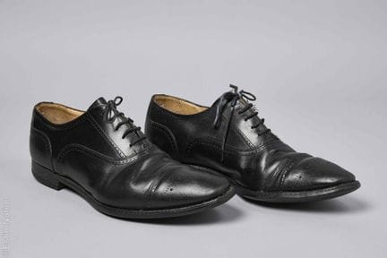CHURCH'S
PAI di scarpe derby con finiture floreali