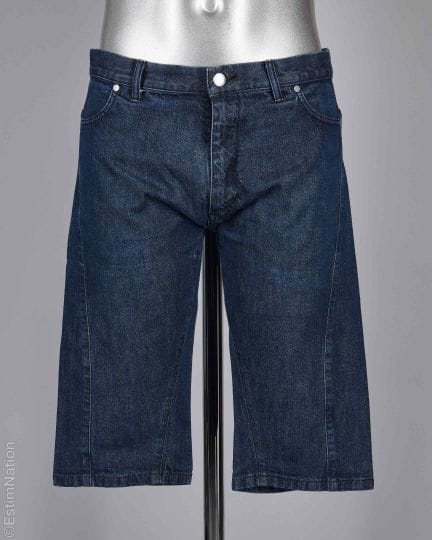 LOUIS VUITTON
BERMUDA in denim grezzo (taglia 42) 