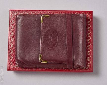 CARTIER
PORTE CHEQUIER et porte cartes en cuir bor