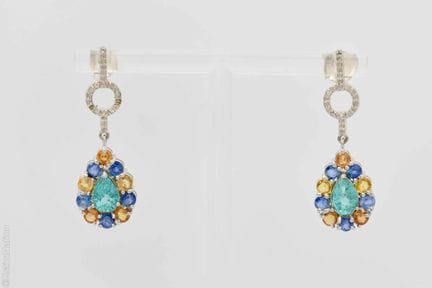 BOUCLES D'OREILLES SAPHIRS ET DIAMANTS
Paire de pe