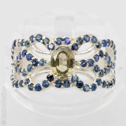 BAGUE SAPHIRS
Bague en argent 925/°° centrée d'un 