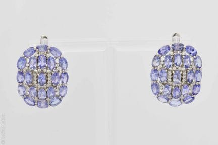 BOUCLES D'OREILLES TANZANITES
Paire de dormeuses e