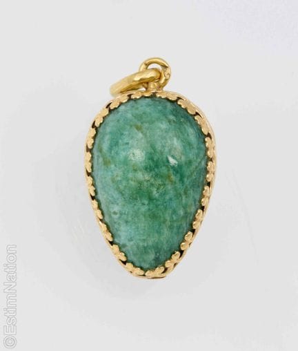 DEMIE PARURE EN OR JAUNE ET AVENTURINE VERTE
Demie