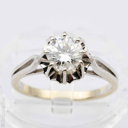 BAGUE SOLITAIRE EN OR GRIS ET DIAMANT 0.95 CT
Bagu