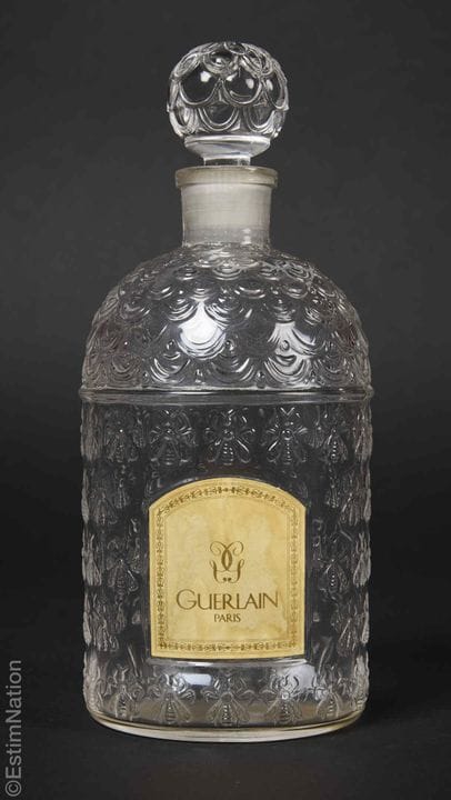 PERFUMES - GUERLAIN
GUERLAIN PARÍS 

Frasco de per