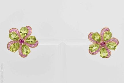 PENDIENTES DE RUBÍ Y PERIDOTO
Par de pendientes de