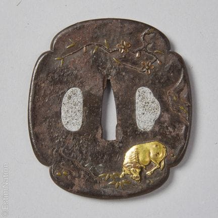 ARTE ASIÁTICO
Mokko gata tsuba en hierro cincelado