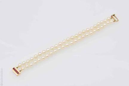 BRACELET PERLES
Bracelet composé d'un double rang 
