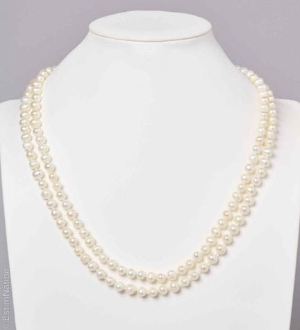 COLLIER PERLES
Sautoir composé de perles de cultur