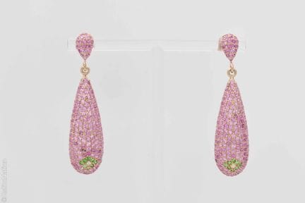BOUCLES D'OREILLES SAPHIRS GRENATS DIAMANT
Paire d
