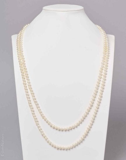 COLLIER PERLES DE CULTURE
Long collier pouvant for