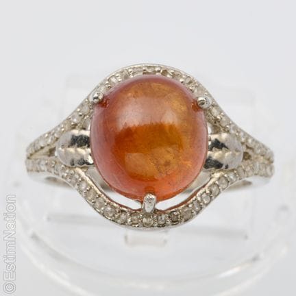 BAGUE GRENAT DIAMANTS
Bague en argent 925/°° centr