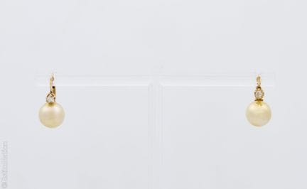 PAIRE DE DORMEUSES OR JAUNE PERLE
Paire de Boucles