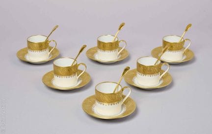 PORCELANAS FRANCESAS - LIMOGES
En un estuche, 

Ju