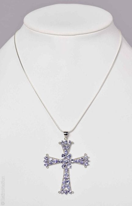 COLLIER CROIX TANZANITES
Collier en argent 925/°° 