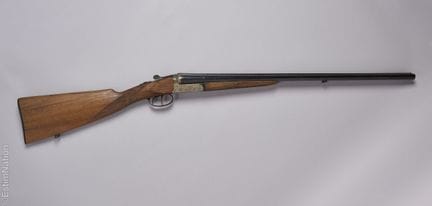 FUSIL DE CAZA
Fusil de caza sin martillo, de dos d