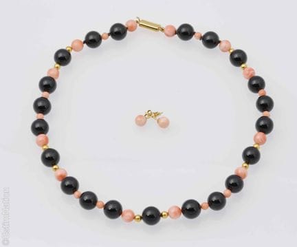 DEMIE PARURE CORAIL ONYX
Demie-parure composée d'u