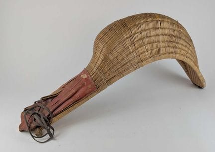 GROßER CHISTERA-HANDSCHUH aus Rattan und rotem Led