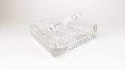 DAUM France
CENDRIER en cristal moulé modèle Cratè