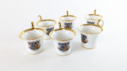 SEI TAZZE DA CAFFÈ IN PORCELLANA SMALTATA D'ORO co