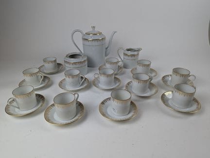 LIMOGES
SERVIZIO DA CAFFÈ in porcellana bianca con