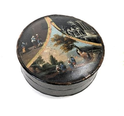 PETITE BOITE ronde en bois pressé à décor peint su