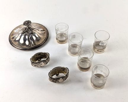 SET IN ARGENTO (950) composto da un coperchio, una