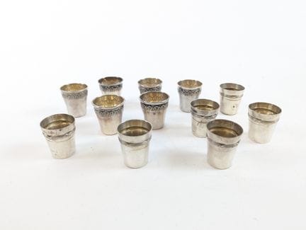 SEI BICCHIERI da liquore in argento con fregio a r
