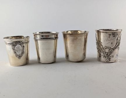 QUATTRO TIMBALI in argento (950). Decorazioni vari