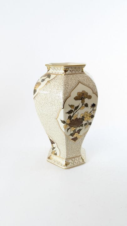BERNARDAUD, Limoges
Vaso a balaustro in porcellana