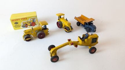 1/43 Scale - DINKY TOYS
FOUR CONSTRUCTION VEHICLES