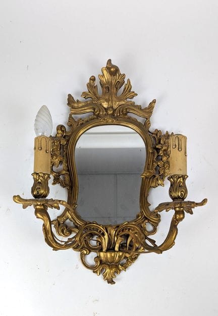 PAIRE D'APPLIQUES en bronze doré à miroir à fronto