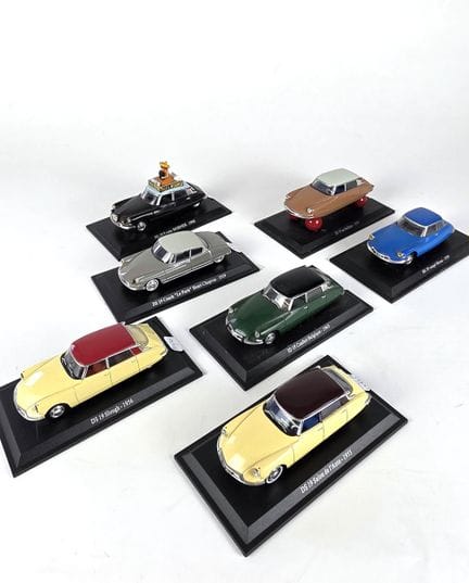 ATLAS AND CITROËN EDITIONS
A BEAUTIFUL SET OF 26 D