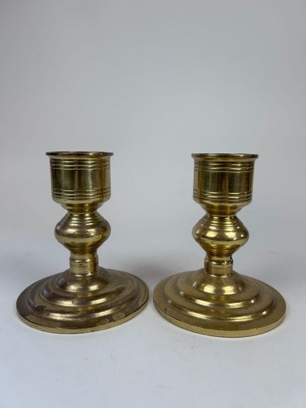 COPPIA DI PICCOLE TORCE in ottone tornito.
Altezza