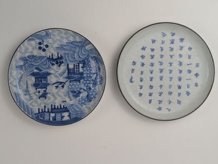 HUE, VIETNAM, fin du XIXe siècle
DEUX ASSIETTES fo