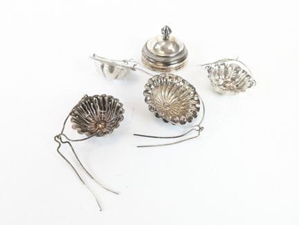SET DI TRE COLANDINI DA TÈ in argento (950 - 800) 