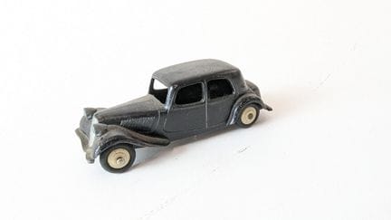 1/43 scale - DINKY TOYS
Black Citroën 11BL (24N) w
