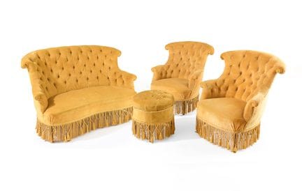 PARTIE DE SALON en velours jaune moutarde capitonn