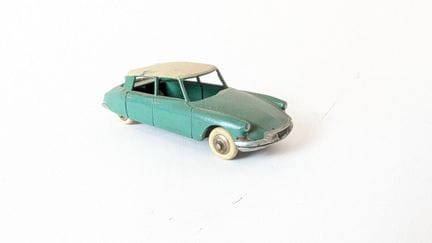1/43 Scale - DINKY TOYS
CITROEN DS19 (24C)
(As-is,