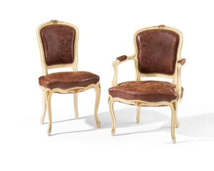 FAUTEUIL CABRIOLET en bois laqué crème à garniture