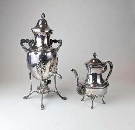 SAMOVAR o FONTANA DA TÈ e una TEIERA in metallo ar