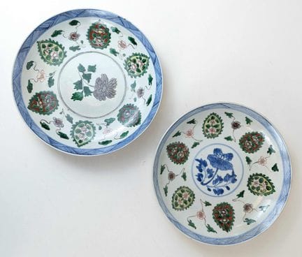 CHINE, fin du XIXe siècle
PAIRE D'ASSIETTES en por