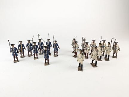 [LEAD SOLDIERS] - CBG, brown base
- 8 infantrymen 
