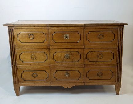 COMMODE en noyer et placage de noyer, ouvrant en f