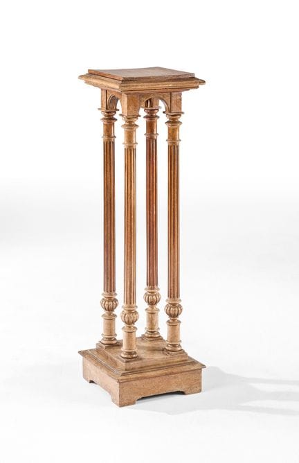 SELLETTE en bois mouluré et sculpté reposant sur u