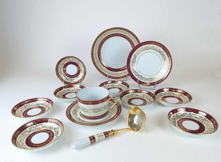 LIMOGES
SERVIZIO DA DESSERT in porcellana bianca e