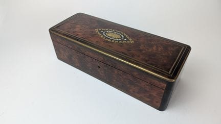 BOITE A GANT rectangulaire en placage d’acajou fla
