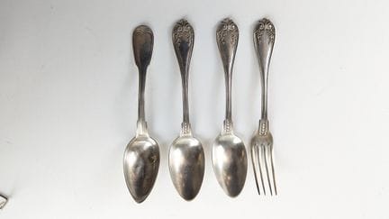 TRE CUCCHIAI e UNA FORCHETTA in argento (950 mm), 