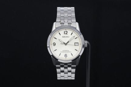 Seiko Spirit référence SCVS009, cet exemplaire dat