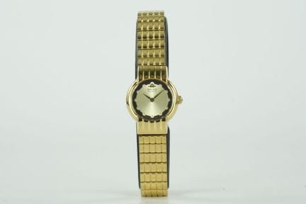 Seiko Quartz référence 1N00-0B10 est une montre de
